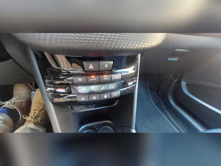 Peugeot 2008 90 cv hdi foto 11
